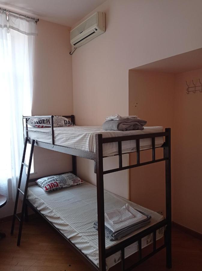 Sun City Hostel Erivan Exterior foto