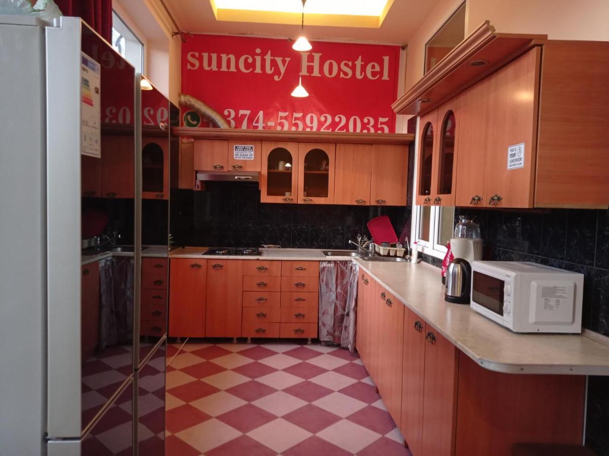 Sun City Hostel Erivan Exterior foto